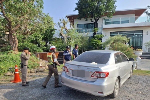 ไร่ทรัพย์ประยูร ลพบุรี หนุ่มใหญ่เมืองสมุทรปราการ รมควันดับคาเก๋ง